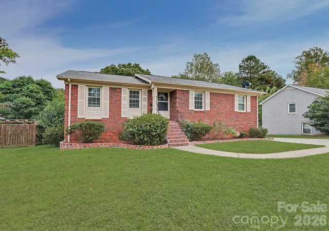 Photo 1 of Single family home for sale at 3931 Irvington Dr, Charlotte, NC 28205 | MLS# 4433584 | Listing updated on 2026-10-31