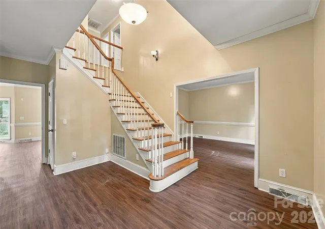 Photo 3 of Single family home for sale at 9327 Willowglen Trl, Charlotte, NC 28215 | MLS# 4433586 | Listing updated on 2026-10-27