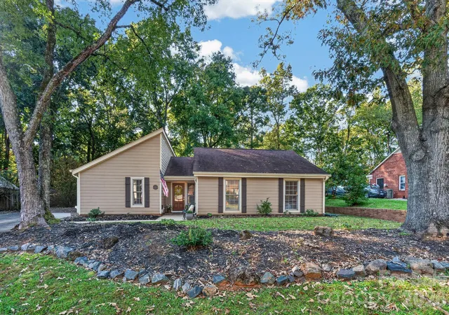 Photo 1 of Single family home for sale at 4506 Woods End Ln, Charlotte, NC 28277 | MLS# 4433603 | Listing updated on 2026-10-17