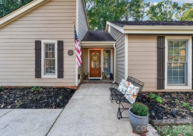 Photo 1 of Single family home for sale at 4506 Woods End Ln, Charlotte, NC 28277 | MLS# 4433603 | Listing updated on 2026-10-17