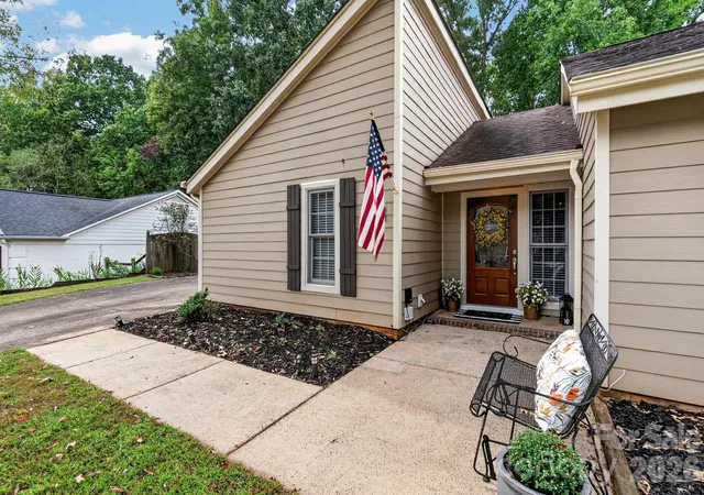 Photo 3 of Single family home for sale at 4506 Woods End Ln, Charlotte, NC 28277 | MLS# 4433603 | Listing updated on 2026-10-17
