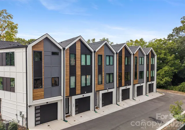 Photo 2 of Townhouse for sale at 3449 Byrnes St, Charlotte, NC 28205 | MLS# 4433604 | Listing updated on 2026-10-16