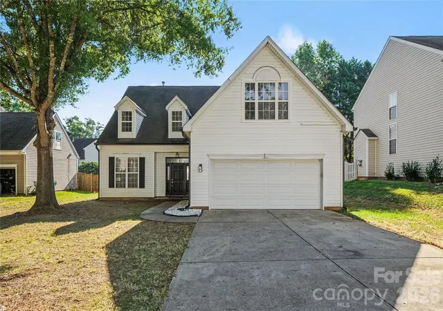 Photo 1 of Single family home for sale at 8030 Shiny Meadow Dr, Charlotte, NC 28215 | MLS# 4433617 | Listing updated on 2026-10-25