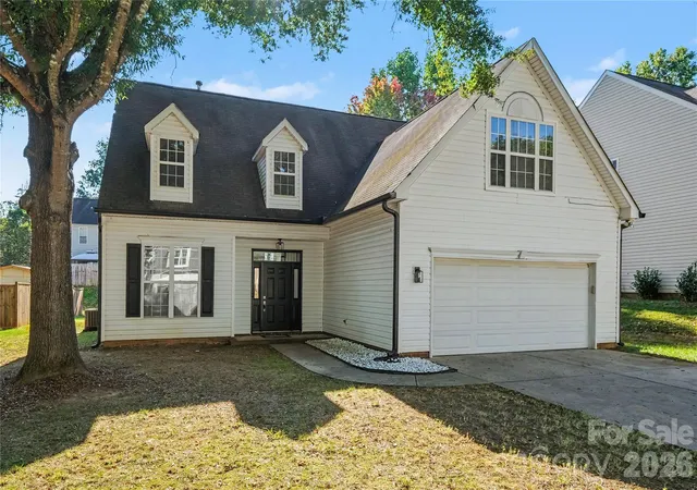 Photo 2 of Single family home for sale at 8030 Shiny Meadow Dr, Charlotte, NC 28215 | MLS# 4433617 | Listing updated on 2026-10-25
