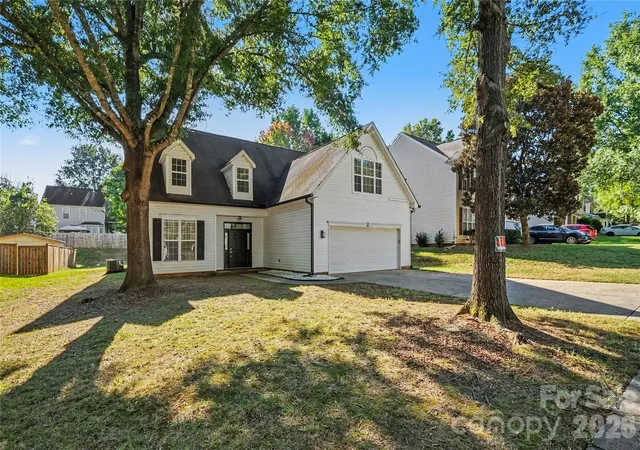 Photo 3 of Single family home for sale at 8030 Shiny Meadow Dr, Charlotte, NC 28215 | MLS# 4433617 | Listing updated on 2026-10-25