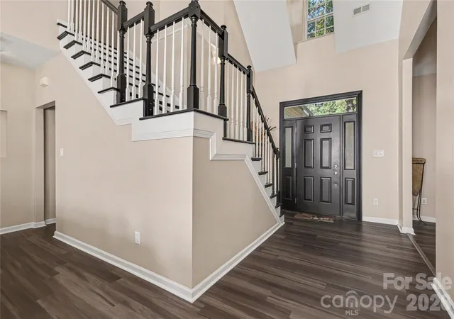 Photo 4 of Single family home for sale at 8030 Shiny Meadow Dr, Charlotte, NC 28215 | MLS# 4433617 | Listing updated on 2026-10-25
