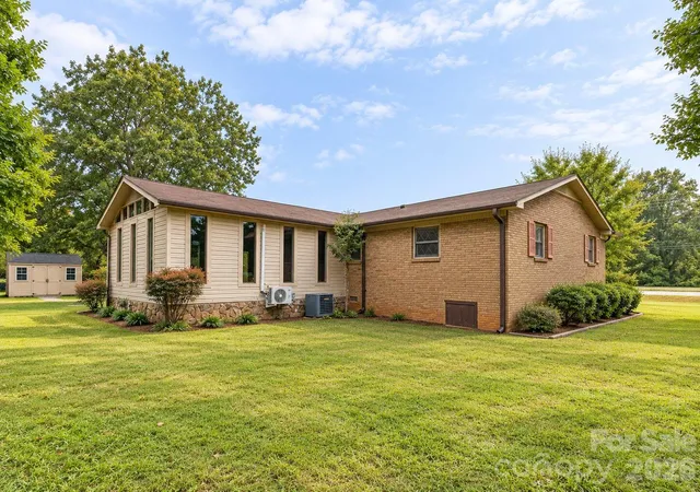Photo 3 of Single family home for sale at 4600 E Nc Hwy 150, Lincolnton, NC 28092 | MLS# 4433624 | Listing updated on 2026-10-22