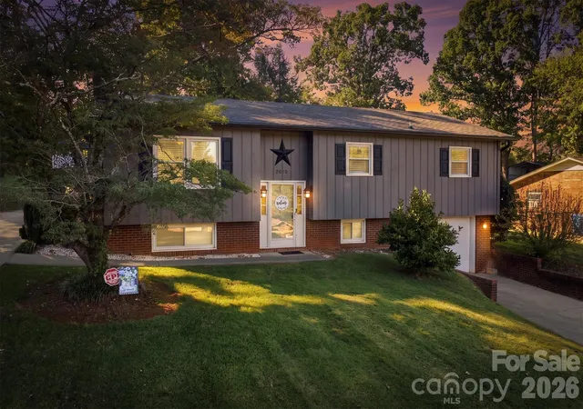 Photo 1 of Single family home for sale at 2010 Eastbrook Cir, Morganton, NC 28655 | MLS# 4433633 | Listing updated on 2026-10-26
