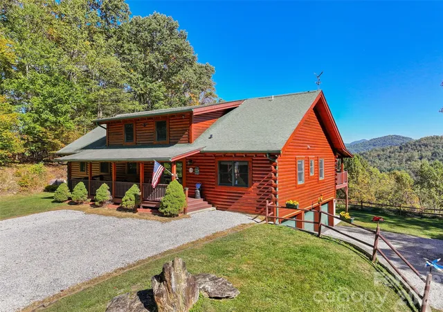 Photo 3 of Single family home for sale at 124 Borges Ln, Waynesville, NC 28785 | MLS# 4433636 | Listing updated on 2026-10-15