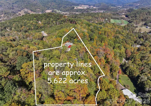 Photo 3 of Single family home for sale at 124 Borges Ln, Waynesville, NC 28785 | MLS# 4433636 | Listing updated on 2026-10-15