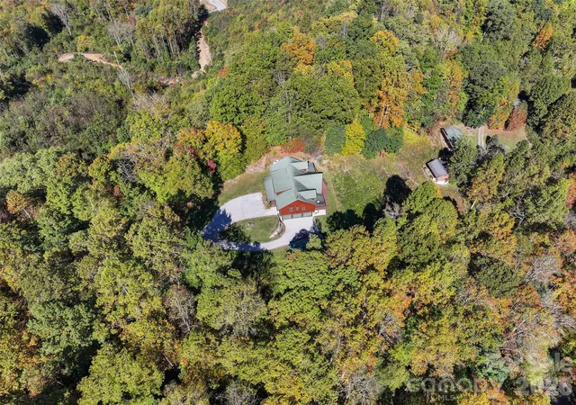 Photo 4 of Single family home for sale at 124 Borges Ln, Waynesville, NC 28785 | MLS# 4433636 | Listing updated on 2026-10-15