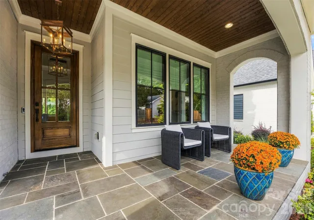 Photo 4 of Single family home for sale at 6222 Louis Patrick Ln, Charlotte, NC 28211 | MLS# 4433637 | Listing updated on 2026-10-12