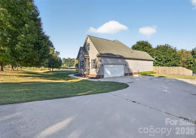 Photo 4 of Single family home for sale at 125 Round Tuit Ln, Mount Ulla, NC 28125 | MLS# 4433640 | Listing updated on 2026-10-30