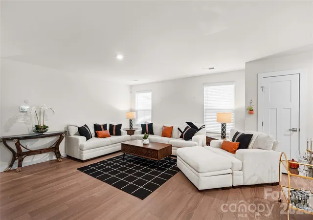 Photo 4 of Single family home for sale at 4208 Jones Crk Ln #192, Charlotte, NC 28215 | MLS# 4433644 | Listing updated on 2026-10-30