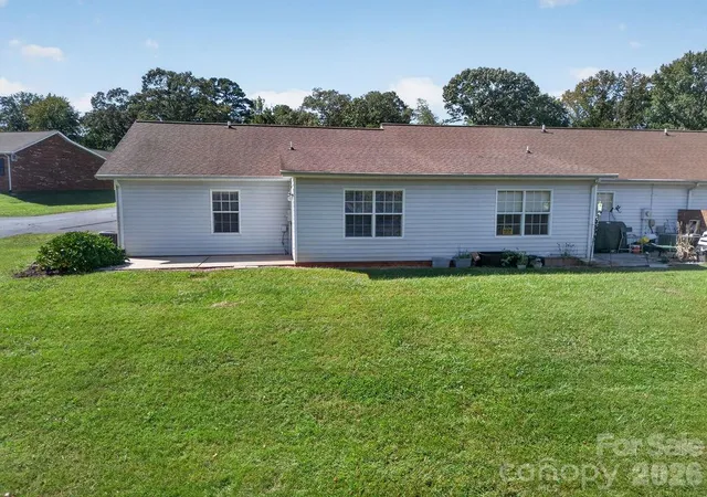 Photo 4 of Townhouse for sale at 122 24th Street NW, Hickory, NC 28601 | MLS# 4433655 | Listing updated on 2026-10-12