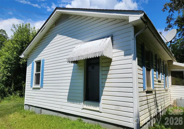 Photo 3 of Single family home for sale at 6174 Highway 221 N, Marion, NC 28752 | MLS# 4433660 | Listing updated on 2026-10-28