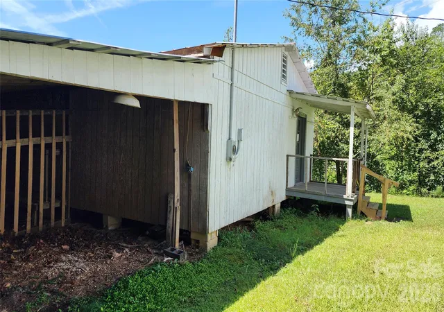 Photo 4 of Single family home for sale at 6174 Highway 221 N, Marion, NC 28752 | MLS# 4433660 | Listing updated on 2026-10-28
