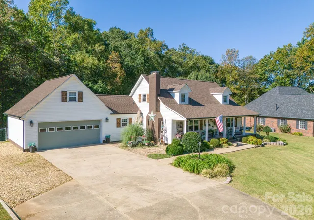 Photo 2 of Single family home for sale at 2105 Valley View Ln, Lincolnton, NC 28092 | MLS# 4433670 | Listing updated on 2026-10-23