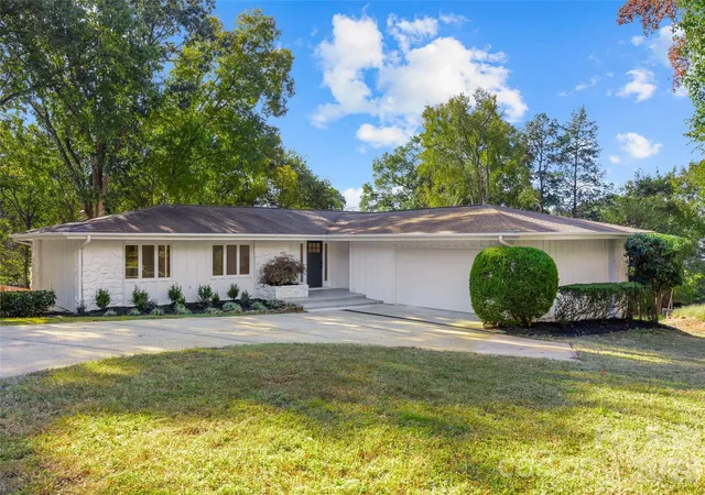 Photo 1 of Single family home for sale at 7111 Hopeton Rd, Charlotte, NC 28210 | MLS# 4433671 | Listing updated on 2026-10-30
