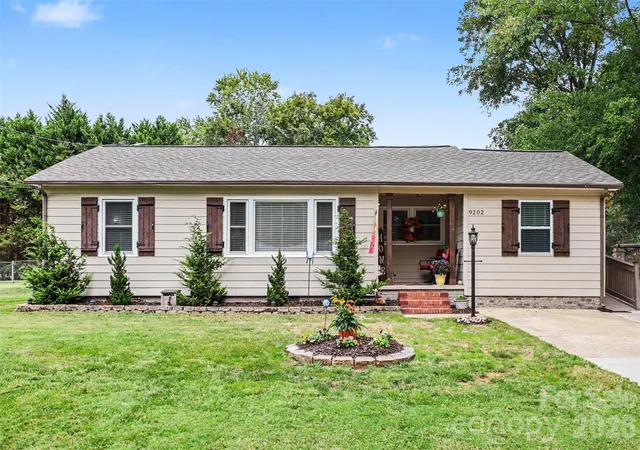 Photo 2 of Single family home for sale at 9202 Elgin Dr, Charlotte, NC 28214 | MLS# 4433674 | Listing updated on 2026-10-12