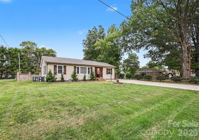 Photo 3 of Single family home for sale at 9202 Elgin Dr, Charlotte, NC 28214 | MLS# 4433674 | Listing updated on 2026-10-12