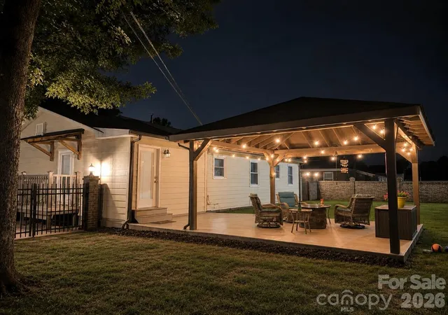 Photo 3 of Single family home for sale at 9202 Elgin Dr, Charlotte, NC 28214 | MLS# 4433674 | Listing updated on 2026-10-21