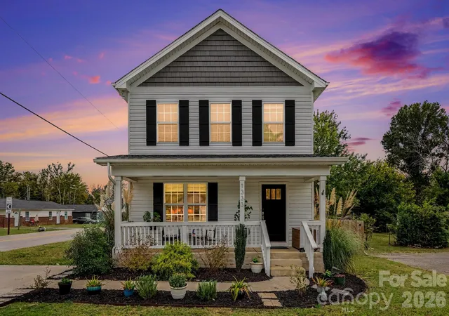 Photo 1 of Single family home for sale at 1333 Crawford Rd, Rock Hill, SC 29730 | MLS# 4433675 | Listing updated on 2026-10-15