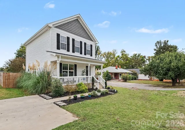 Photo 3 of Single family home for sale at 1333 Crawford Rd, Rock Hill, SC 29730 | MLS# 4433675 | Listing updated on 2026-10-15