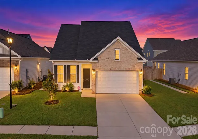 Photo 1 of Single family home for sale at 585 Ludlow Ln, Columbia, SC 29229 | MLS# 4433677 | Listing updated on 2026-10-13