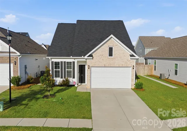 Photo 2 of Single family home for sale at 585 Ludlow Ln, Columbia, SC 29229 | MLS# 4433677 | Listing updated on 2026-10-13