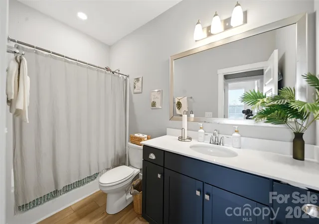 Photo 4 of Single family home for sale at 585 Ludlow Ln, Columbia, SC 29229 | MLS# 4433677 | Listing updated on 2026-10-13