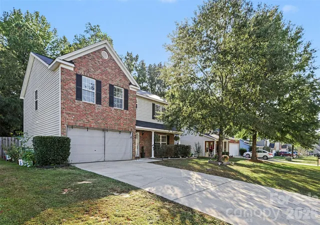 Photo 2 of Single family home for sale at 669 Lynville Ln, Rock Hill, SC 29730 | MLS# 4433683 | Listing updated on 2026-10-20
