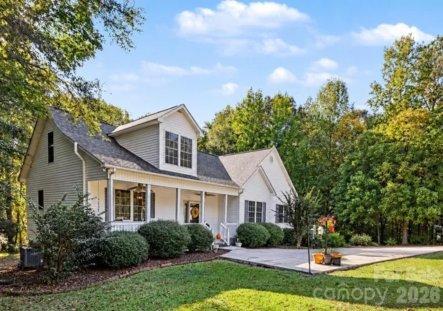 Photo 1 of Single family home for sale at 9133 Sunrise Meadow Rd, Fort Mill, SC 29707 | MLS# 4433690 | Listing updated on 2026-10-18