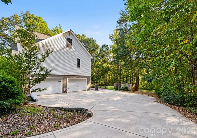 Photo 3 of Single family home for sale at 9133 Sunrise Meadow Rd, Fort Mill, SC 29707 | MLS# 4433690 | Listing updated on 2026-10-18