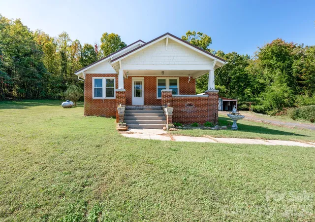 Photo 3 of Single family home for sale at 2401 Nc 181 Rd, Morganton, NC 28655 | MLS# 4433694 | Listing updated on 2026-10-26