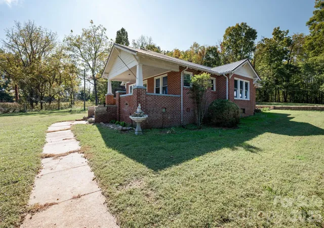 Photo 1 of Single family home for sale at 2401 Nc 181 Rd, Morganton, NC 28655 | MLS# 4433694 | Listing updated on 2026-10-26
