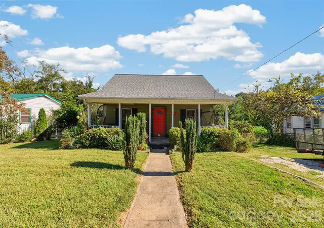 Photo 1 of Single family home for sale at 115 Spa St, Morganton, NC 28655 | MLS# 4433698 | Listing updated on 2026-10-13