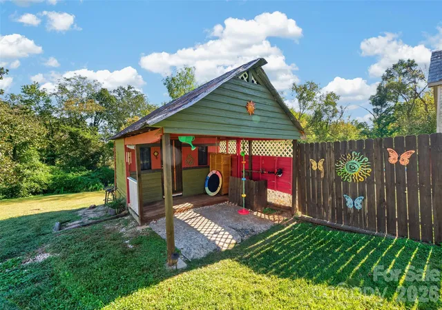 Photo 3 of Single family home for sale at 115 Spa St, Morganton, NC 28655 | MLS# 4433698 | Listing updated on 2026-10-13