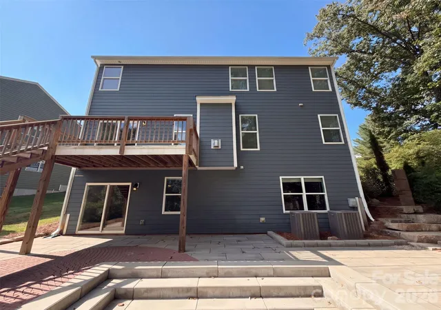 Photo 4 of Single family home for sale at 7412 Canova Ln, Charlotte, NC 28278 | MLS# 4433706 | Listing updated on 2026-10-12