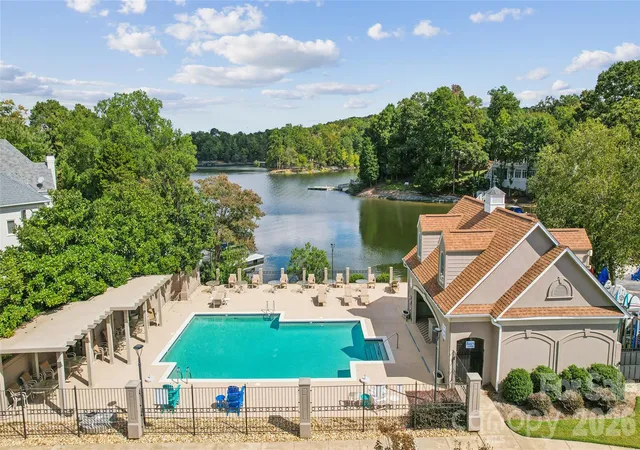 Photo 1 of Single family home for sale at 16516 Riverpointe Dr, Charlotte, NC 28278 | MLS# 4433714 | Listing updated on 2026-10-17