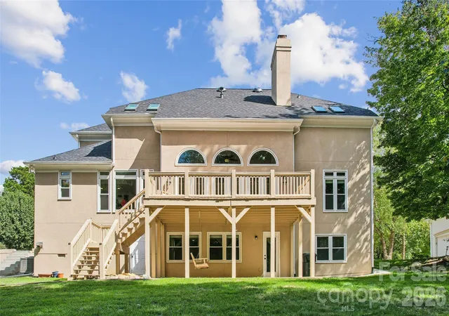 Photo 3 of Single family home for sale at 16516 Riverpointe Dr, Charlotte, NC 28278 | MLS# 4433714 | Listing updated on 2026-10-17