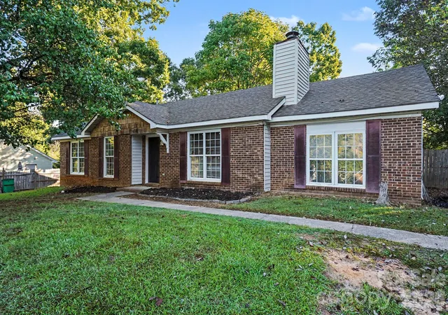 Photo 1 of Single family home for sale at 6411 Rocklake Dr, Charlotte, NC 28214 | MLS# 4433718 | Listing updated on 2026-10-14