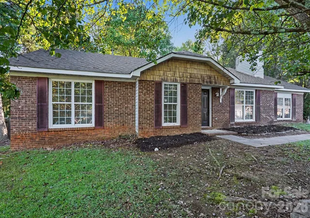 Photo 1 of Single family home for sale at 6411 Rocklake Dr, Charlotte, NC 28214 | MLS# 4433718 | Listing updated on 2026-10-14