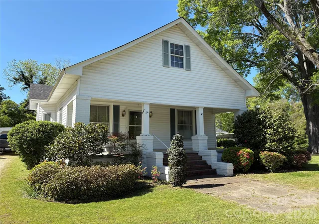 Photo 1 of Single family home for sale at 114 Hampton St, Chester, SC 29706 | MLS# 4433726 | Listing updated on 2026-10-13
