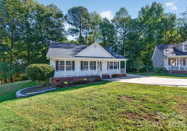 Photo 2 of Sale Pending at 702 Painted Lady Ct, Rock Hill, SC 29732 | MLS# 4433746 | Listing updated on 2026-10-26