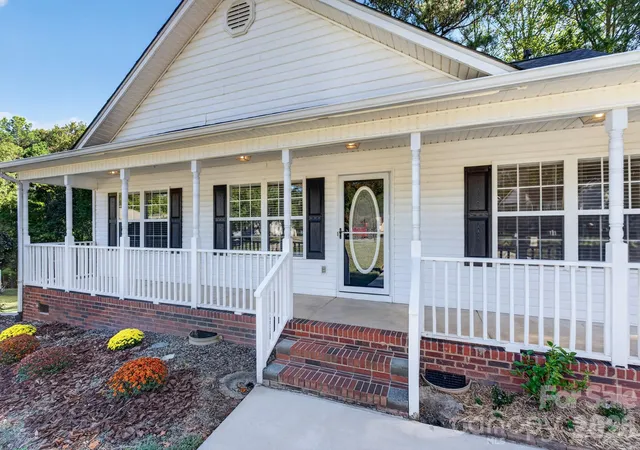 Photo 3 of Sale Pending at 702 Painted Lady Ct, Rock Hill, SC 29732 | MLS# 4433746 | Listing updated on 2026-10-26