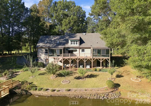 Photo 4 of Single family home for sale at 3400 Jonesberry Rd, Matthews, NC 28105 | MLS# 4433749 | Listing updated on 2026-10-27