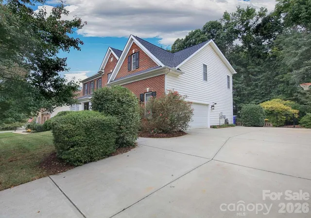 Photo 3 of Single family home for sale at 166 Laurel Glen Dr, Mooresville, NC 28115 | MLS# 4433750 | Listing updated on 2026-10-13