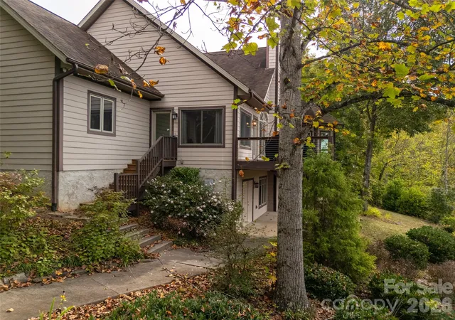 Photo 4 of Single family home for sale at 142 Twin Cts Dr, Weaverville, NC 28787 | MLS# 4433768 | Listing updated on 2026-10-26