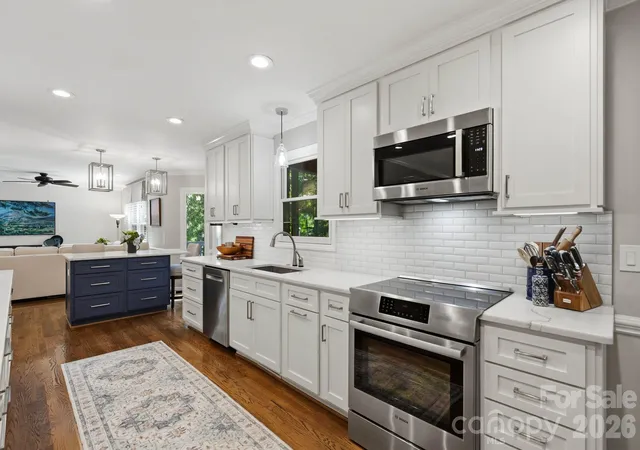 Photo 4 of Single family home for sale at 1249 Ashley Crk Dr, Matthews, NC 28105 | MLS# 4433789 | Listing updated on 2026-10-17